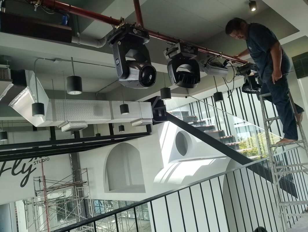 stage light installation by zeuscorp